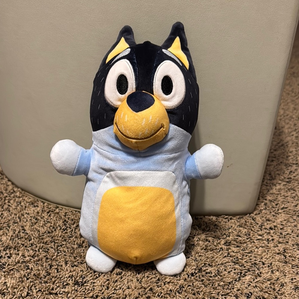 Squishmallow Hugmee Bandit